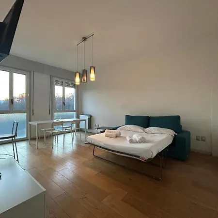 公寓 Spacious Close To Train Station *