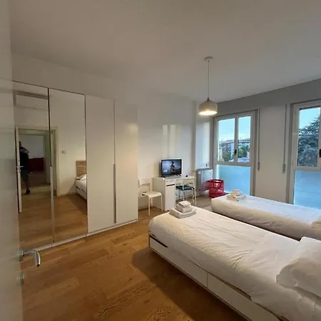 公寓 Spacious Close To Train Station